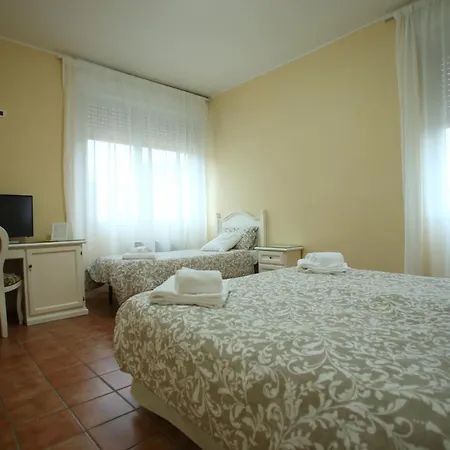 Отель Romana